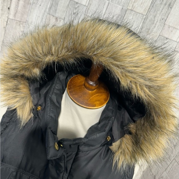 NEW YORK & CO. Black vest removable fur lined hood. Size Medium - Picture 7 of 13